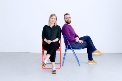 Photo de Kalem Melançon-Picher et de Marc-Antoine Lévesque assis sur des chaises.